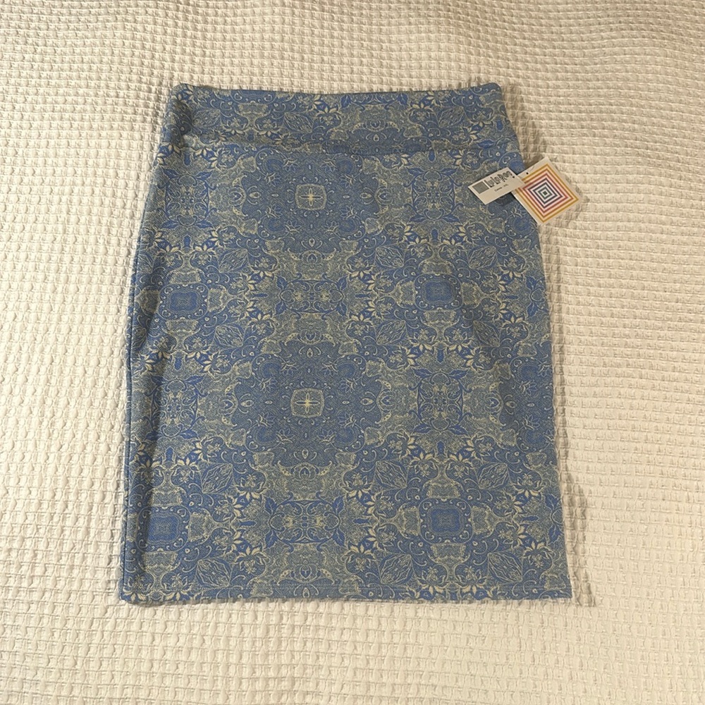 LuLaRoe Women’s Cassie Pencil Skirt/Size: 2XL / Color: Light Blue-Cream (NWT)